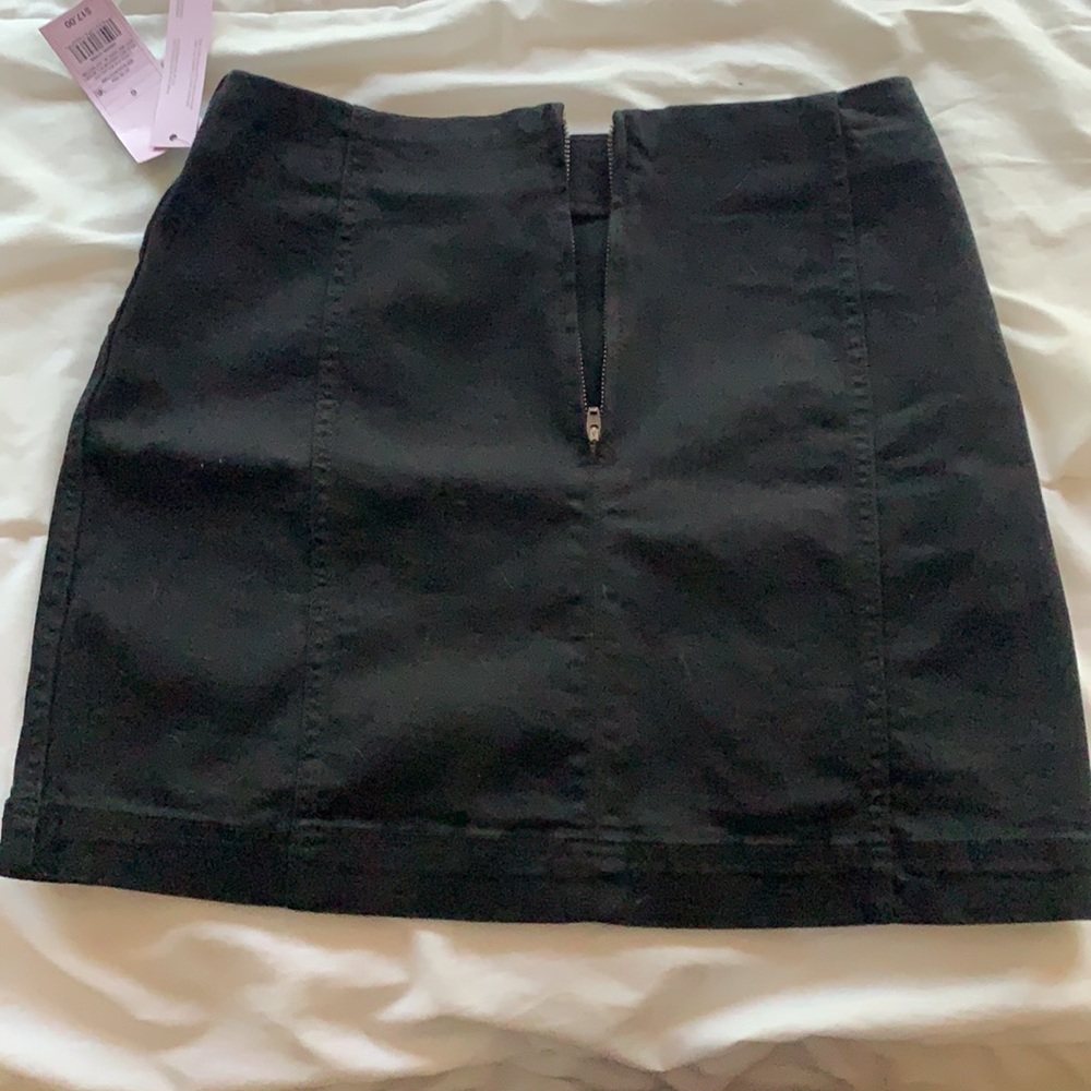 skirt - Picture 2 of 3